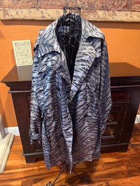22 24 Plus Size Avenue Gray tiger stripe trench coat